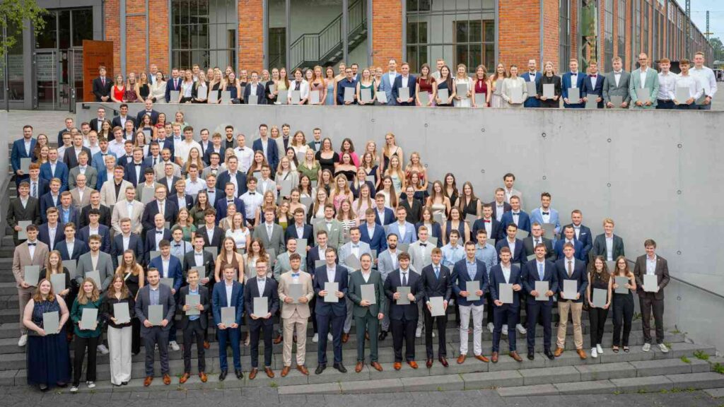 Lingen: Startklar für die Zukunft – Zeugnisvergabe am Campus Lingen