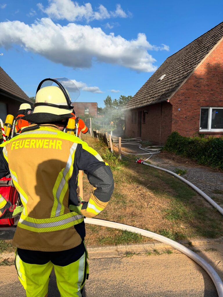 Feuerwehr probt Ernstfall mit Menschenrettung und Mayday-Lage