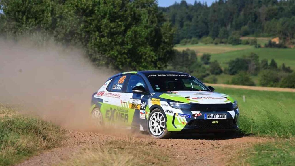 Die Spannung im ADAC Opel Electric Rally Cup „powered by GSE“ steigt