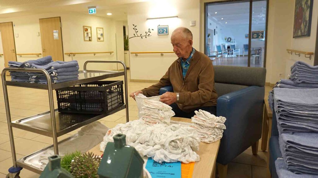 Bernd Hemelt bringt im Marienhaus Meppen Wäsche und Geschichten zusammen
