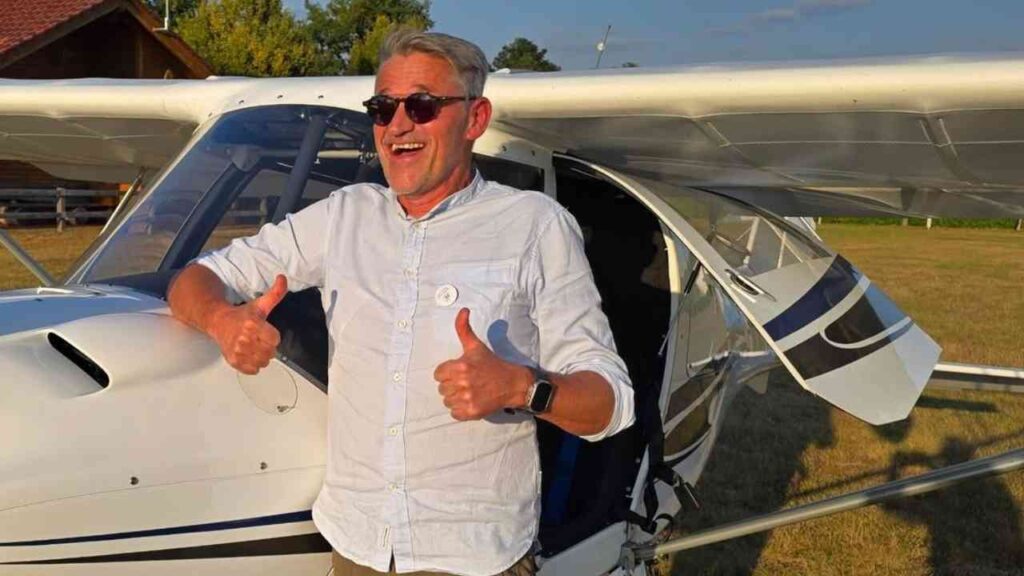 Erster Alleinflug am Flugplatz Dankern: Flugschüler hebt ab