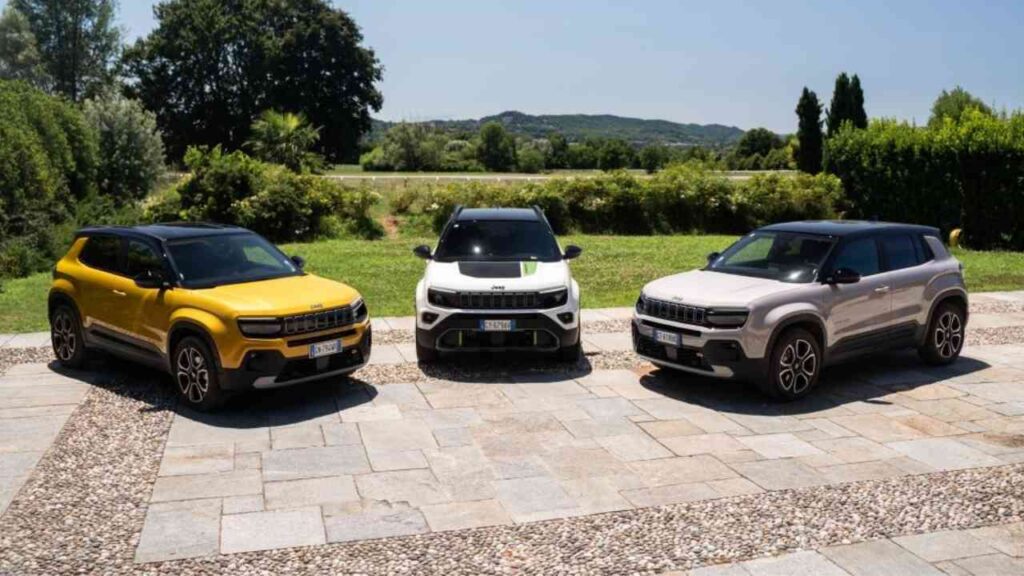 Jeep® Avenger: 200.000 Bestellungen und Erweiterung des Angebots um Allradversion 4xe