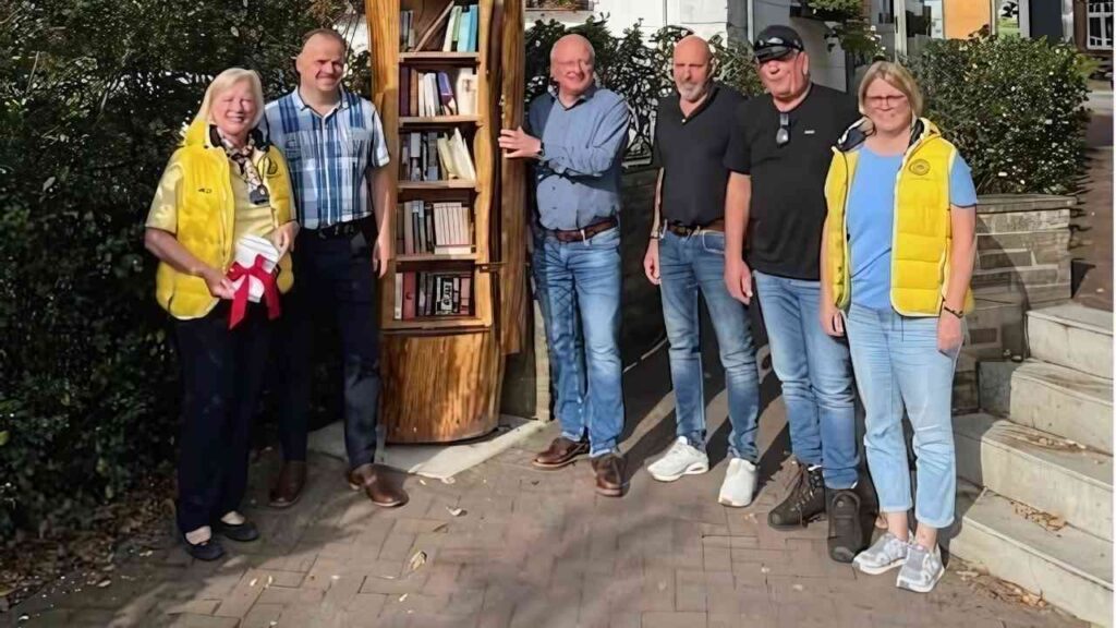 Uelsen: Neuer Bücherbaum setzt Zeichen für Gemeinschaft und Lesekultur