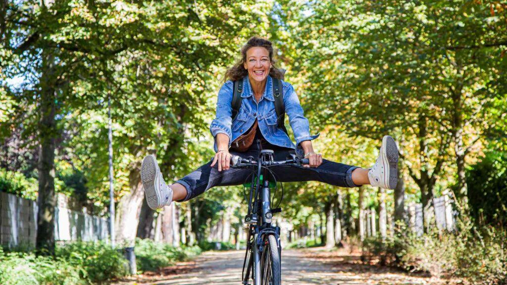 Auftaktveranstaltung STADTRADELN 2025 vor dem historischen Rathaus in Papenburg