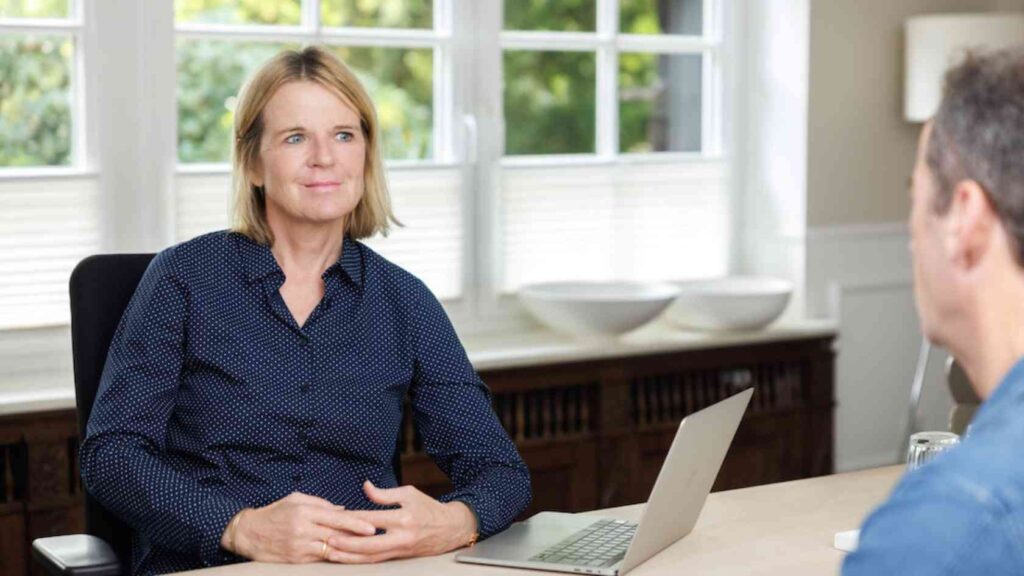 Führung im Maschinenbau neu gedacht: Warum emotionale Kompetenz über Erfolg entscheidet – Ein Gespräch mit Susanne Grebe