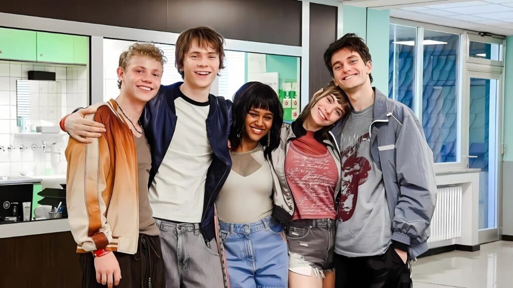 V.l.: Philipp (Jona Levin Nicolai), Yannick (Yoran Leicher), Nora (Mariama Jobe), Charlie (Greta Krämer) und Elias (Voicu Dumitras). Foto: RTL / Kai Schulz