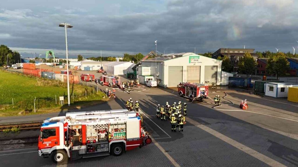 Großübung in Dörpen: Feuerwehren trainieren Gefahrgut-Einsatz im Industriegebiet