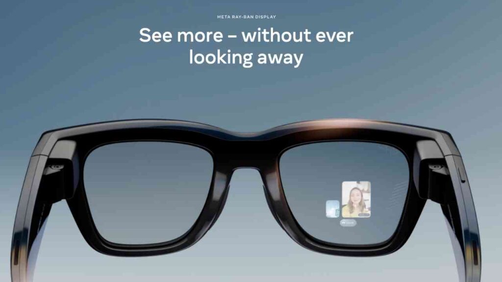 Brille mit integriertem Display zeigt ein Foto. Text: See more - without ever looking away. Entdecken Sie neue Technologie.
