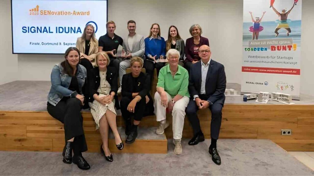 Gruppenfoto vom SENovation Award 2023 bei SIGNAL IDUNA in Dortmund mit Preisträgern und Sponsoren.