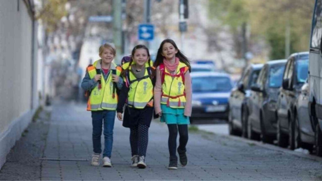 Schulweg im Fokus: ADAC Stiftung warnt vor Elterntaxis und setzt auf Eigenständigkeit