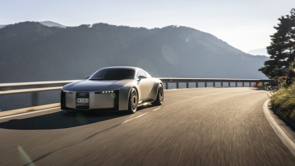 Audi Concept C auf offener Straße