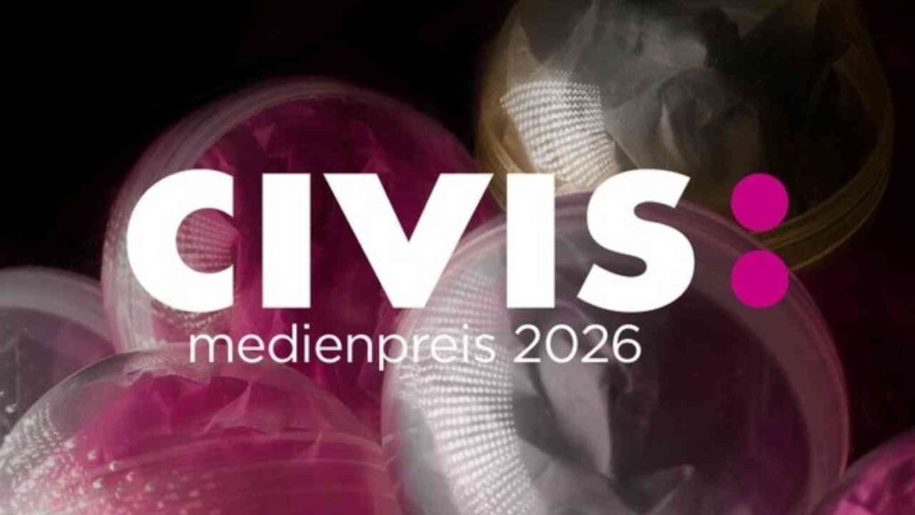 Logo des CIVIS Medienpreises 2026 in weißer Schrift auf buntem Hintergrund mit transparenten Elementen.