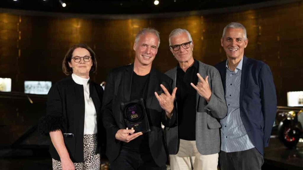 Sven Schuwirth erhält den Marketingpreis CMO Mobility of the Year