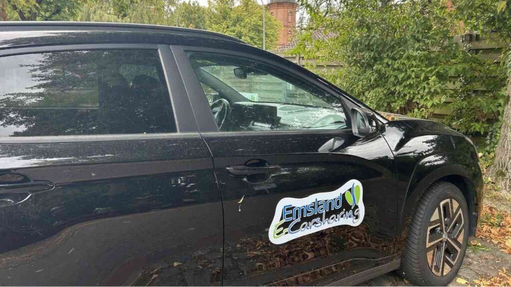 Carsharing-Fahrzeug auf dem Michaelisplatz in Papenburg