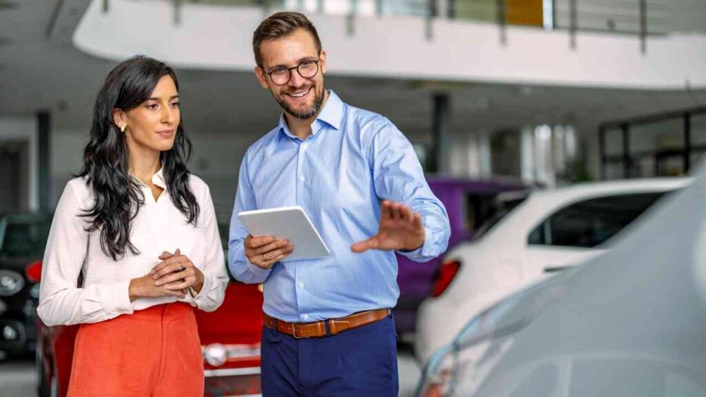 E-Auto an Ladestation – Leasing beliebt bei Elektrofahrzeugen