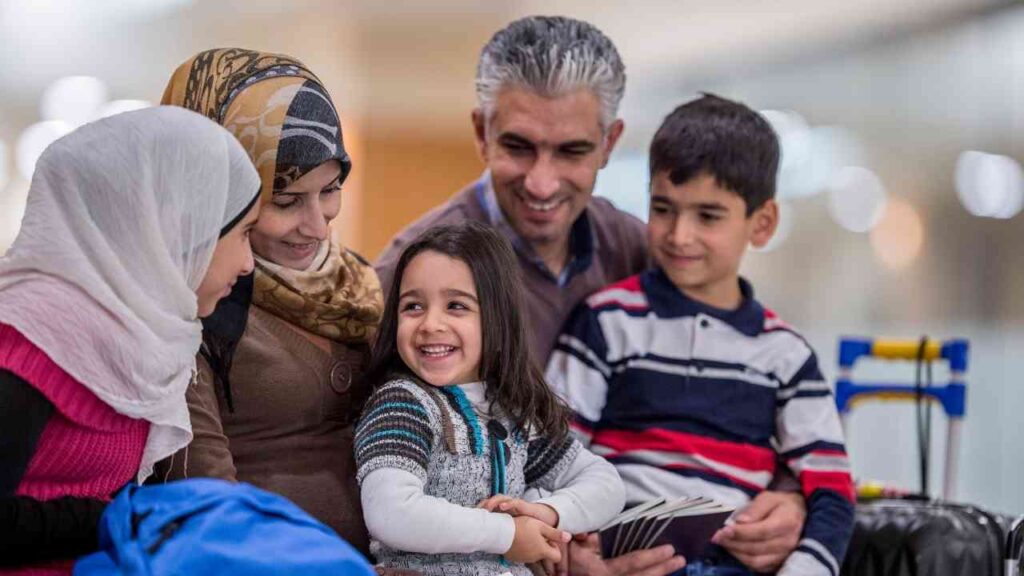 Menschen mit Einwanderungsgeschichte im Arbeitsmarkt 2024