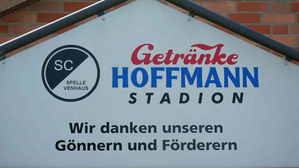 Flutlichtspiel im Getränke Hoffmann Stadion in Spelle
