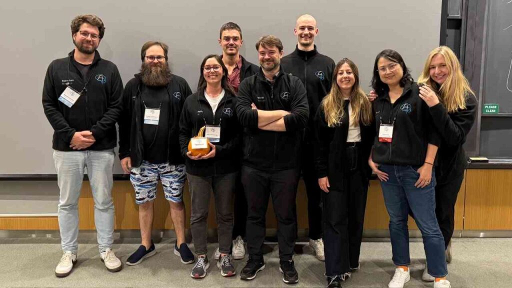 Gruppe von Personen in schwarzen Sweatshirts, die an einem Workshop von Uni Osnabrück und Princeton teilnehmen.