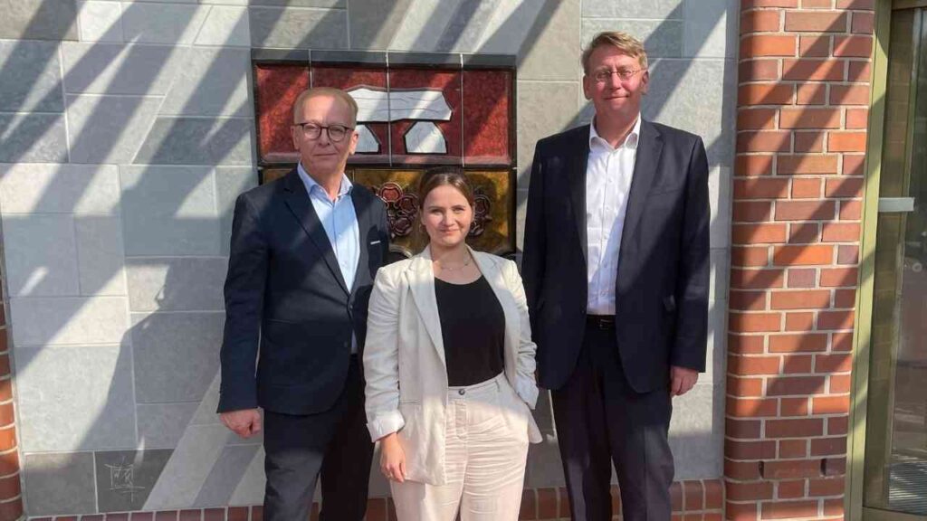 Lisa Schadow mit Landrat Burgdorf und Martin Gerenkamp