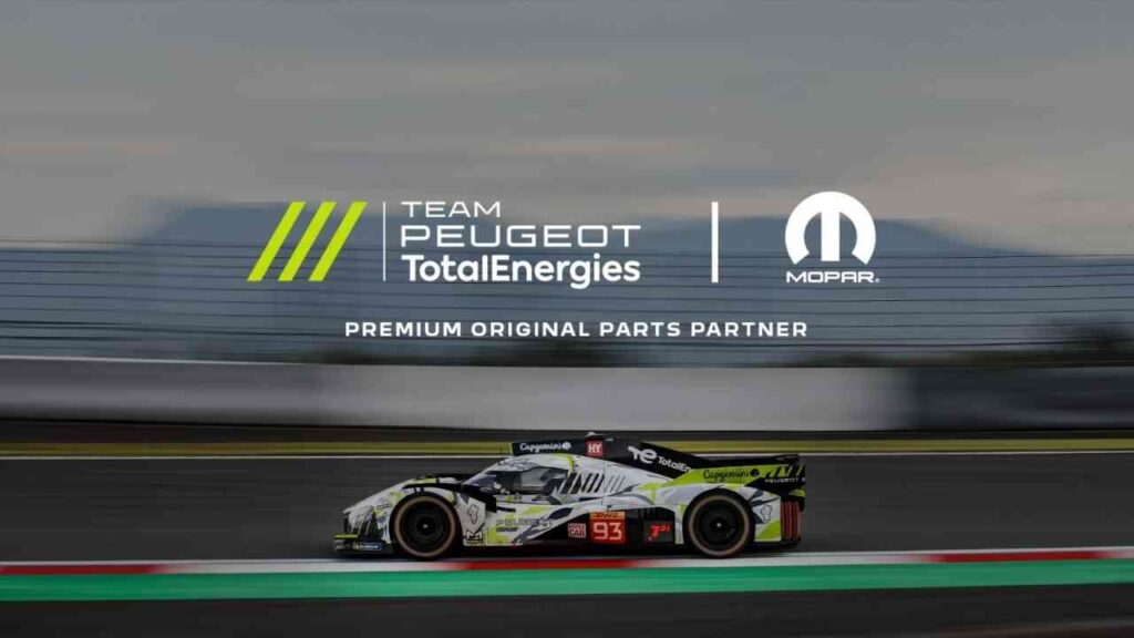 Rennwagen von Team Peugeot TotalEnergies mit Mopar-Logo auf einer Rennstrecke während der WEC 2026.