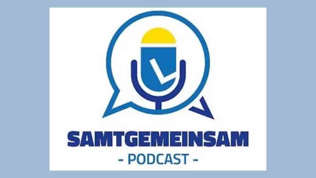 Logo des SamtGemeinsam Podcasts: Mikrofon-Symbol in Sprechblase, blauer Hintergrund.