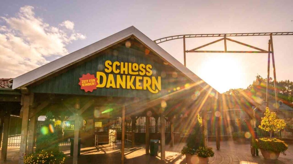 Besucher im Feenwald von Schloss Dankern