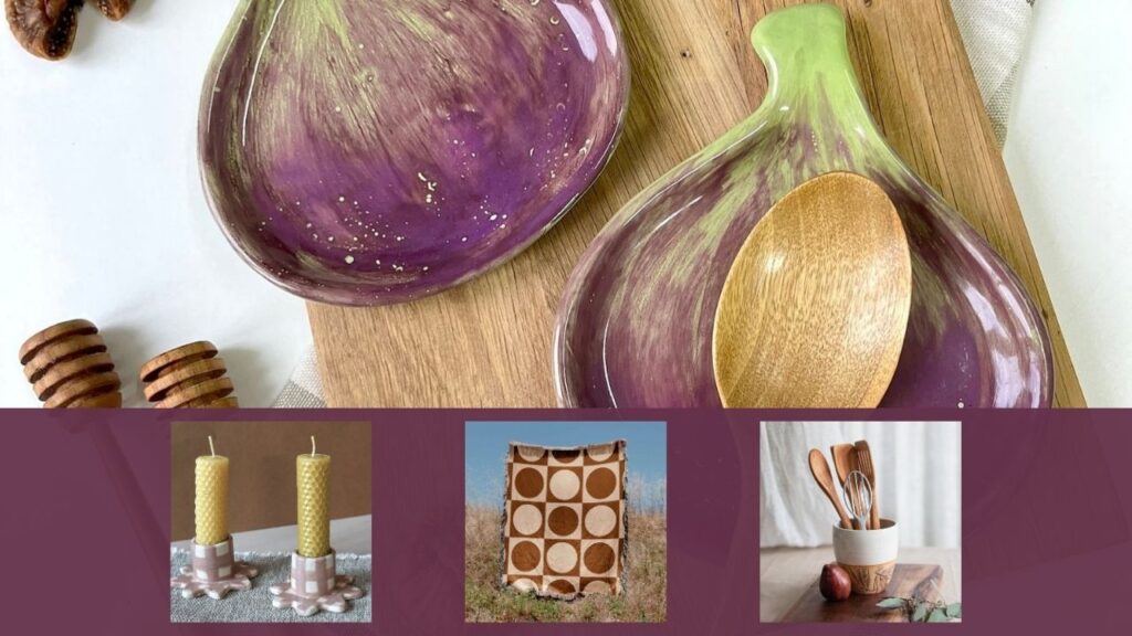 Herbstliche Wohnaccessoires: Löffelablagen in Feigenform, Vichy-Kerzenhalter und Holzdeko auf Holztisch