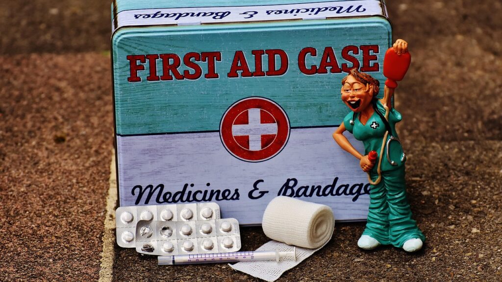 Erkältungspräparate auf einem Holztisch