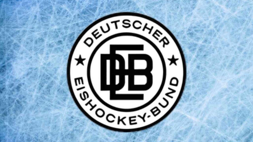 Logo des Deutschen Eishockey-Bundes (DEB) auf einem blauen Eis-Hintergrund.