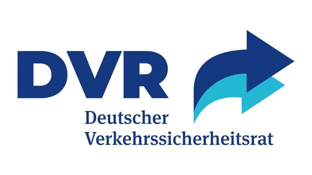 Logo des Deutschen Verkehrssicherheitsrats (DVR) mit blauer Schrift und Pfeilsymbol.