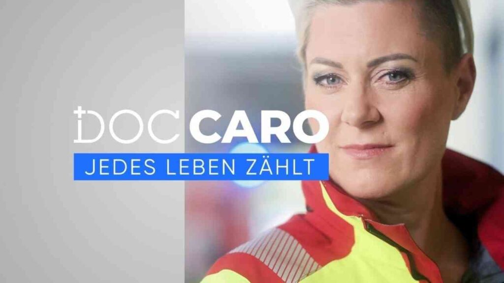Porträt einer Frau in einer roten und gelben Jacke mit dem Text 'Doc Caro - Jedes Leben zählt'.