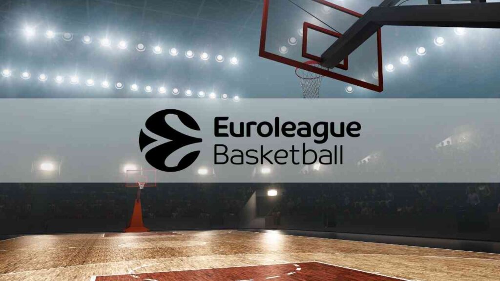 Logo der EuroLeague Basketball auf einem Basketballfeld mit Korb im Hintergrund.