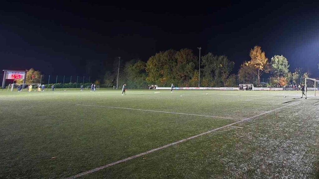 Fußballspiel SC Spelle-Venhaus gegen SV Wilhelmshaven auf Kunstrasen