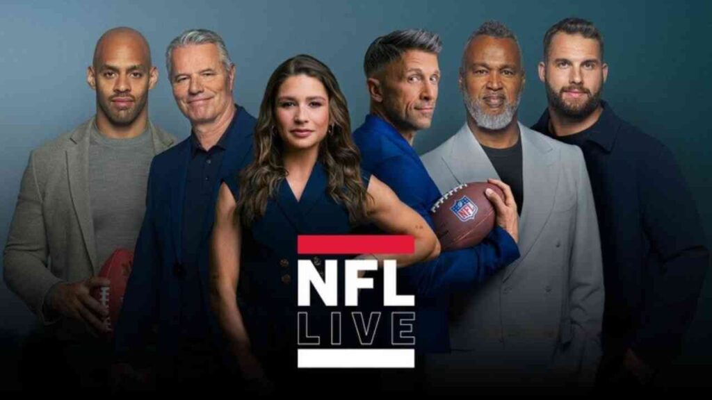 Sechs Personen stehen zusammen, einige halten American Footballs, mit dem Logo von NFL Live im Vordergrund.