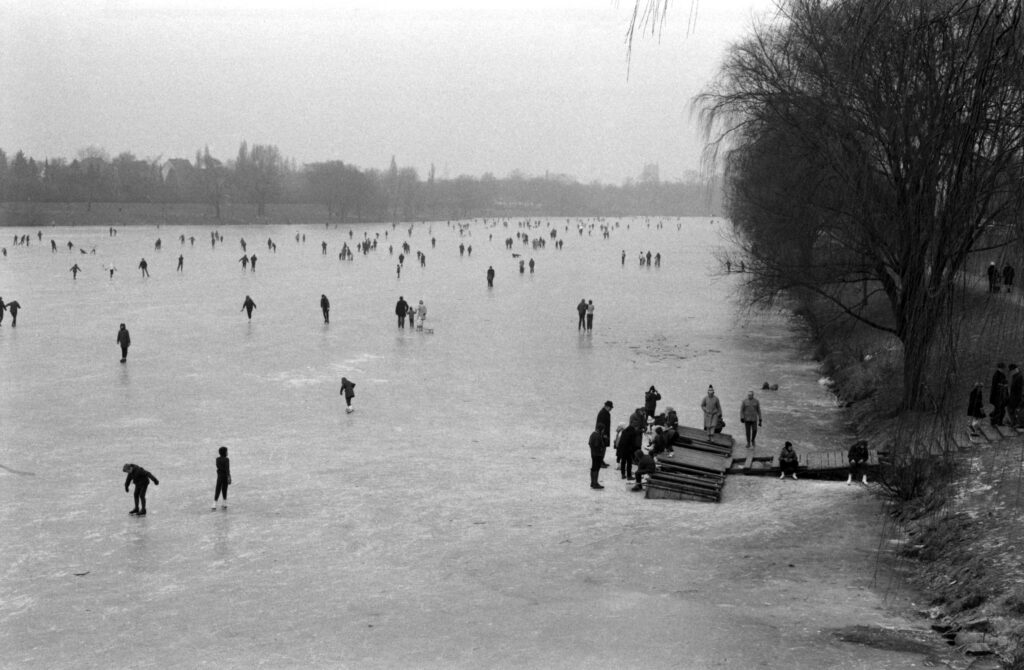 Eisdecke auf dem Aasee im Dezember 1969