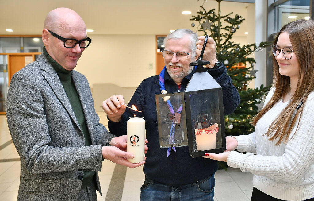 Friedenslicht 2025 im Rathaus Cloppenburg