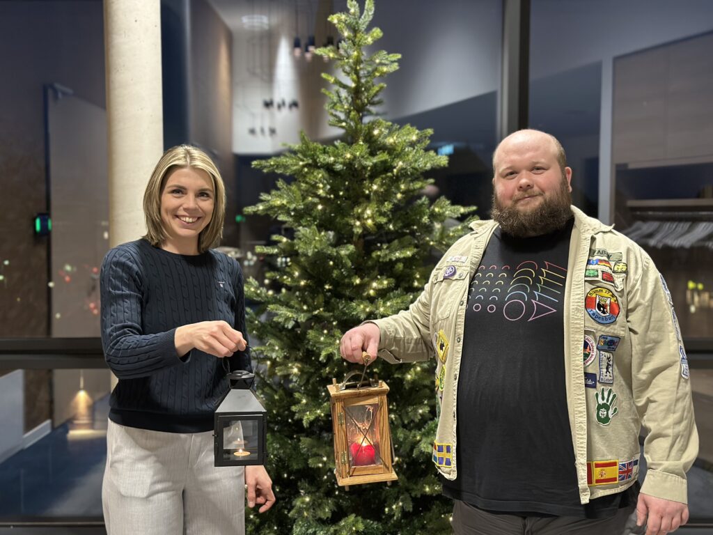 PM Das Friedenslicht im Papenburger Rathaus angekommen