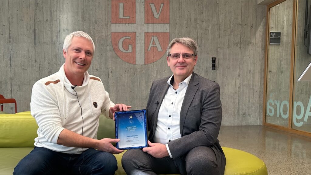 KI Pionier Marnus Flatz gewinnt European AI Discovery Award für Durchbruch mit polymorphem Gedächtnis