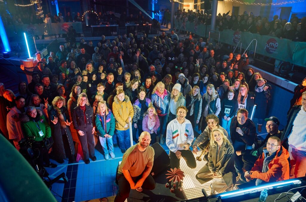 MDR Jump "Bands for Friends" mit Clueso: Ein ganz besonderes Weihnachtsgeschenk