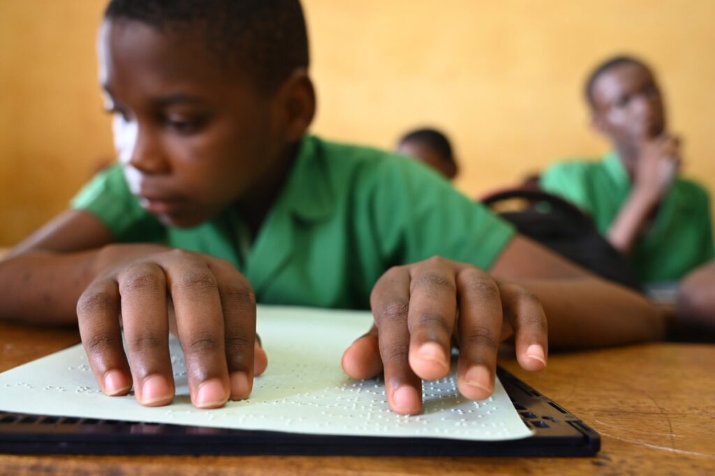 Welt Braille Tag: Blindenschrift eröffnet die Welt / Christoffel Blindenmission zeigt auf, wie Braille Leben verändert