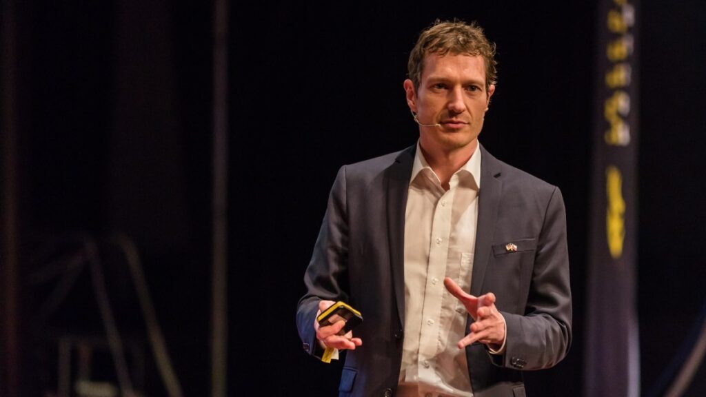 Nur 100 Euro im Monat? So legst du auch kleines Geld clever an und lässt es wachsen