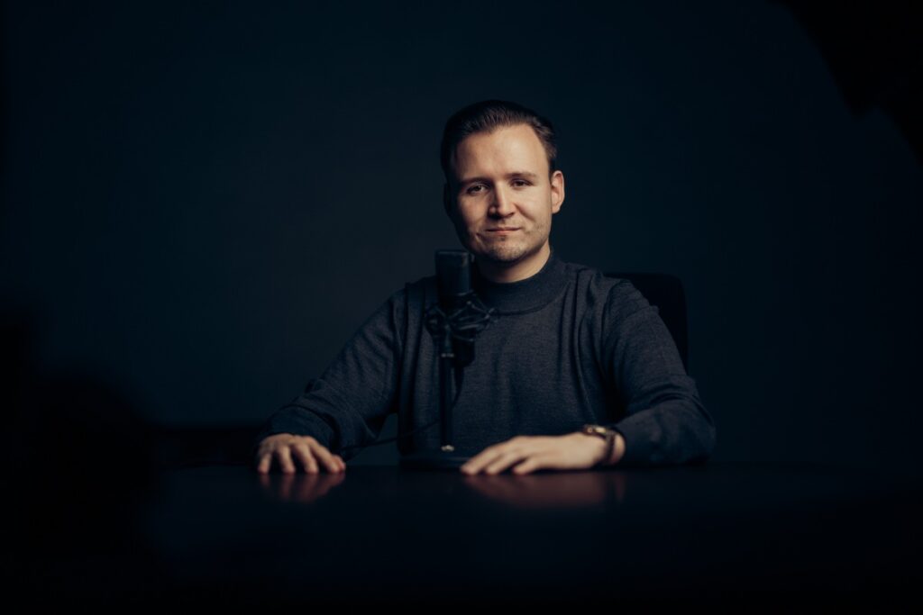 Von Hollywood bis Hörfunk: Werden KI Stimmen die menschlichen Sprecher verdrängen?