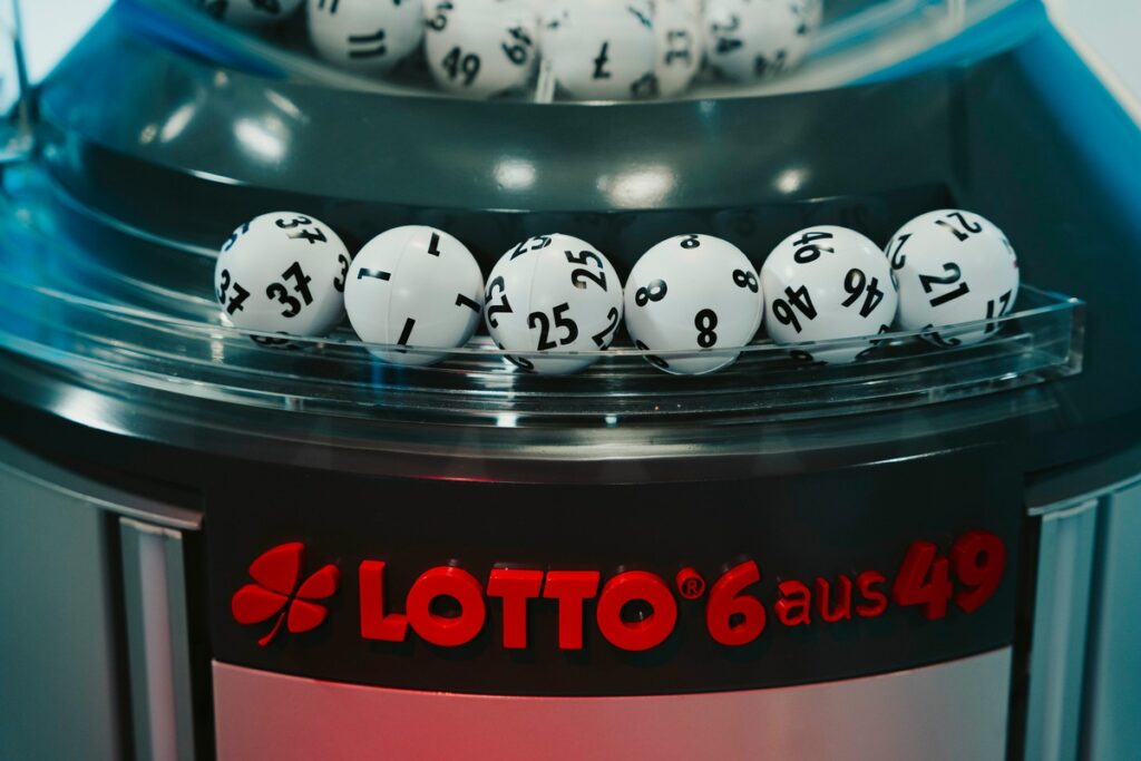 Zwei NRW Millionäre mit drei Richtigen bei LOTTO 6aus49 / Sonderauslosung: Gewinne im Rhein Kreis Neuss und dem Raum Hamm