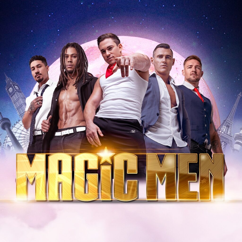 Fünf Männer in eleganter Kleidung posieren vor einem fantasievollen Hintergrund mit dem Schriftzug 'MAGIC MEN'.