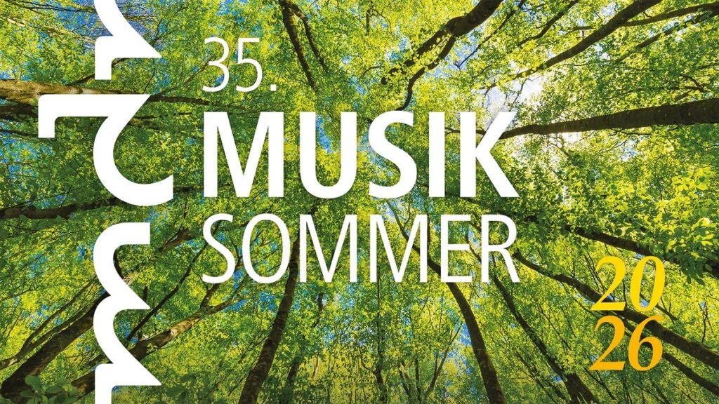 Plakat für den 35. Musiksommer 2026 mit grünen Baumkronen im Hintergrund und großem Schriftzug.