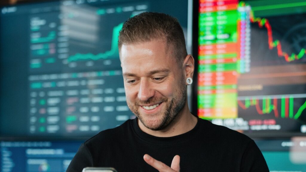 Trading starten, ohne Geld zu verlieren: Florian Sondershausen von der Haag Sondershausen Consulting GmbH erklärt, wie du das Demokonto richtig nutzt