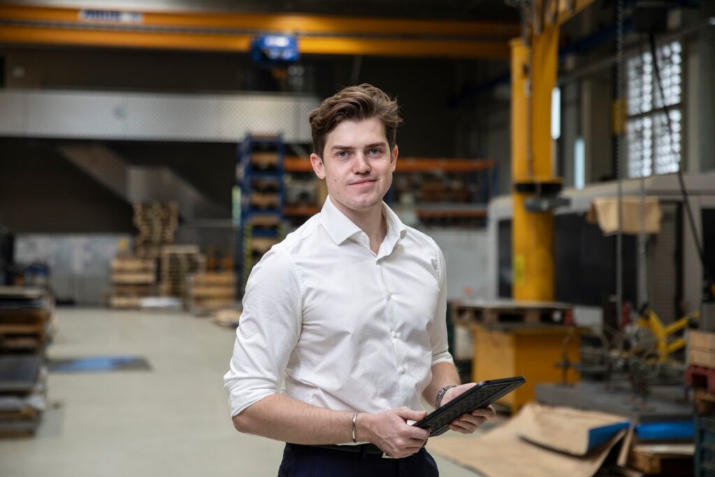 Fachkräftemangel trifft Auftragsflaute Peer Schulze von Schulze Marketing zeigt, wie Metallbetriebe aus der Krise finden