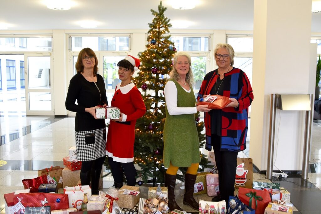 Weihnachtswunschbaumaktion von Yanfeng und Mobilize Financial Services