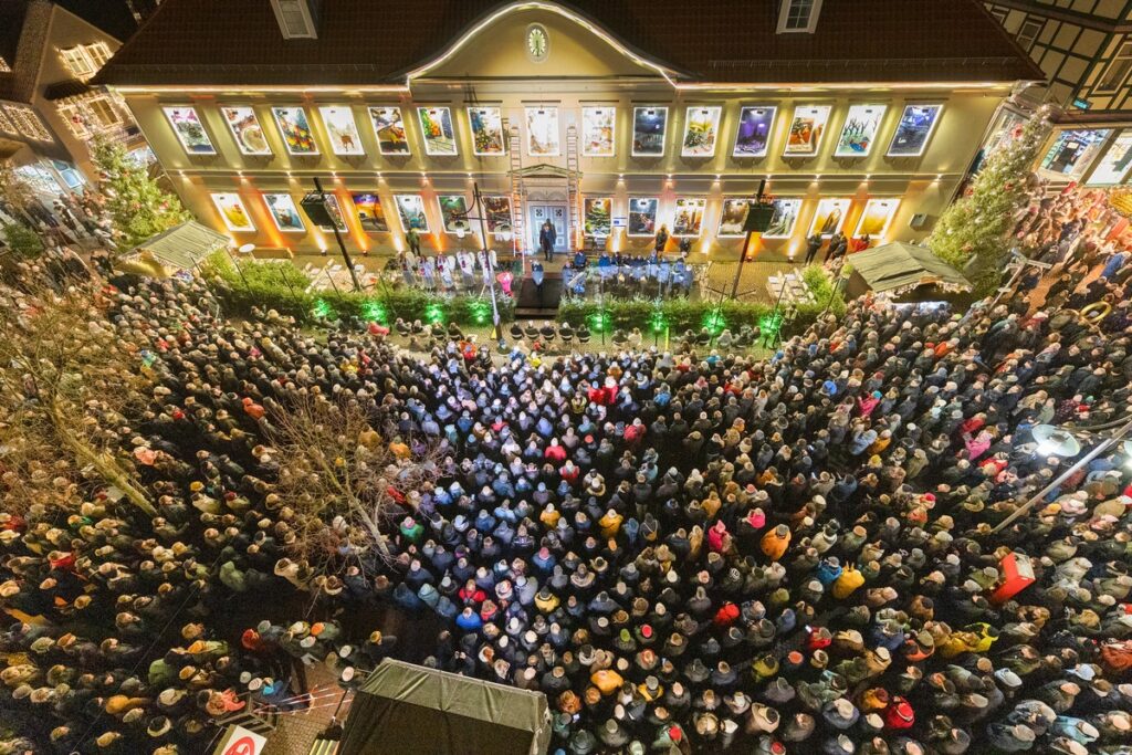 Einer der größten täglich bespielten Adventskalender: Ministerpräsident Olaf Lies zum Finale am 23. Dezember in Uelzen erwartet / Montag startet eine neue Last Minute Shopping Aktion in der Innenstadt