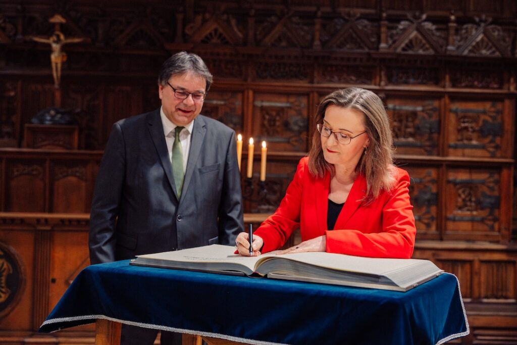 Dr. Sigrid Evelyn Nikutta im Friedenssaal
